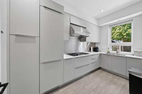 9571 Diamond Road, Richmond, BC - Indoor Photo Showing Kitchen