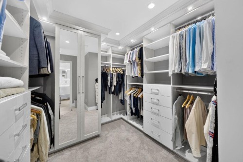 9571 Diamond Road, Richmond, BC - Indoor With Storage