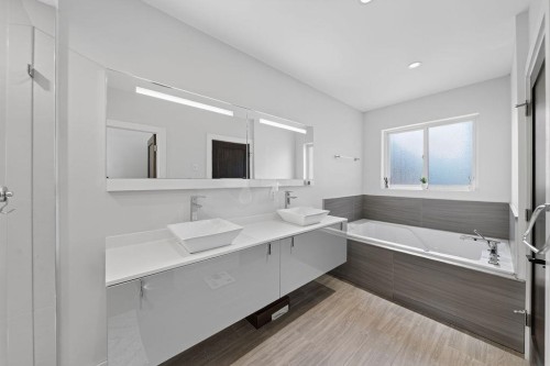9571 Diamond Road, Richmond, BC - Indoor Photo Showing Bathroom