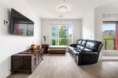 302-3581 Ross Drive, Vancouver, BC - Indoor Photo Showing Living Room