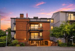 206-1340 Duchess Avenue  West Vancouver, BC V7T 1H6