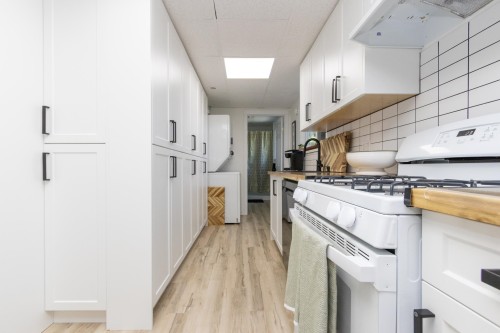 22531 Kendrick Loop, Maple Ridge, BC - Indoor Photo Showing Kitchen