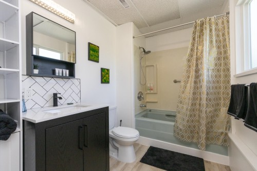 22531 Kendrick Loop, Maple Ridge, BC - Indoor Photo Showing Bathroom