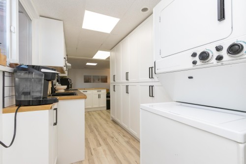 22531 Kendrick Loop, Maple Ridge, BC - Indoor Photo Showing Laundry Room