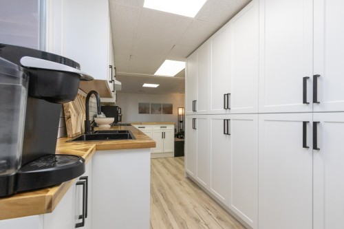 22531 Kendrick Loop, Maple Ridge, BC - Indoor Photo Showing Kitchen