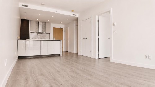 4105-4670 Assembly Way, Burnaby, BC - Indoor