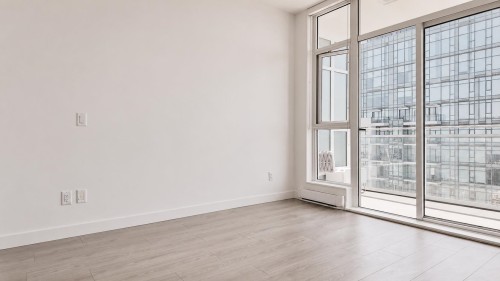 4105-4670 Assembly Way, Burnaby, BC - Indoor Photo Showing Other Room