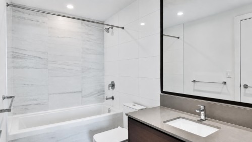 4105-4670 Assembly Way, Burnaby, BC - Indoor Photo Showing Bathroom