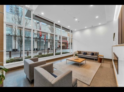 4105-4670 Assembly Way, Burnaby, BC - Indoor Photo Showing Other Room