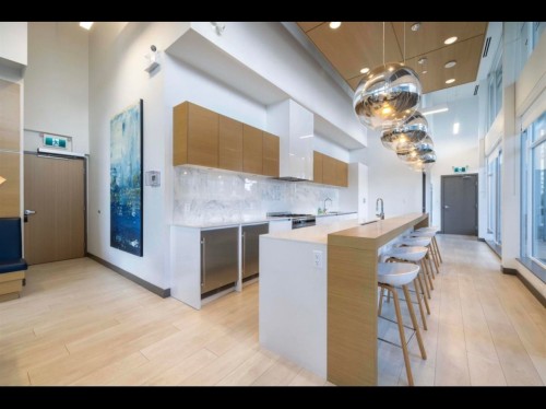 4105-4670 Assembly Way, Burnaby, BC - Indoor Photo Showing Kitchen