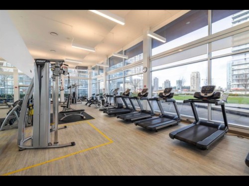 4105-4670 Assembly Way, Burnaby, BC - Indoor Photo Showing Gym Room