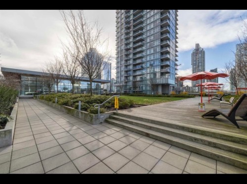 4105-4670 Assembly Way, Burnaby, BC - Outdoor With Facade