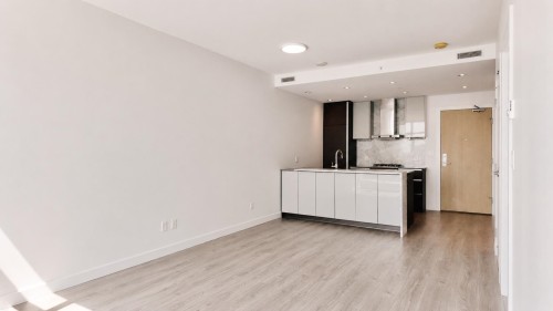 4105-4670 Assembly Way, Burnaby, BC - Indoor Photo Showing Other Room