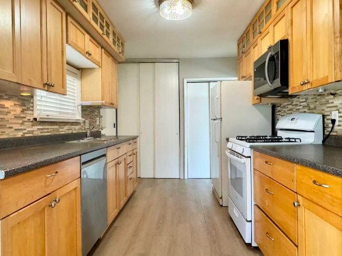 22543 123 Avenue, Maple Ridge, BC - Indoor Photo Showing Kitchen