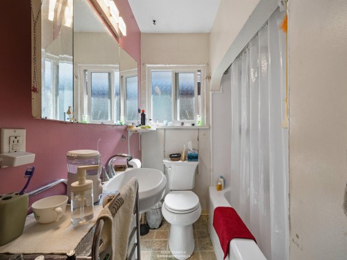 2231 25Th Avenue E, Vancouver, BC - Indoor Photo Showing Bathroom