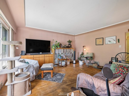 2231 25Th Avenue E, Vancouver, BC - Indoor Photo Showing Living Room