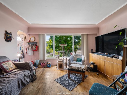 2231 25Th Avenue E, Vancouver, BC - Indoor Photo Showing Living Room