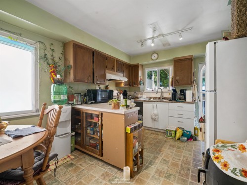 2231 25Th Avenue E, Vancouver, BC - Indoor Photo Showing Kitchen