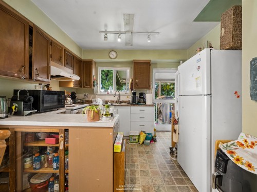 2231 25Th Avenue E, Vancouver, BC - Indoor Photo Showing Kitchen