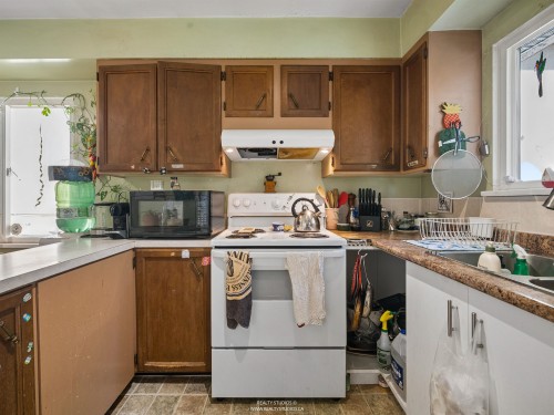 2231 25Th Avenue E, Vancouver, BC - Indoor Photo Showing Kitchen