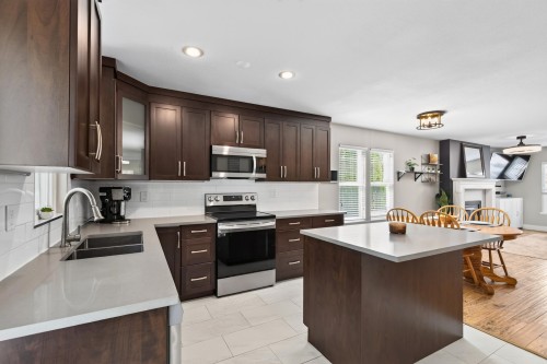 11902 Bruce Place, Maple Ridge, BC - Indoor Photo Showing Kitchen With Double Sink With Upgraded Kitchen