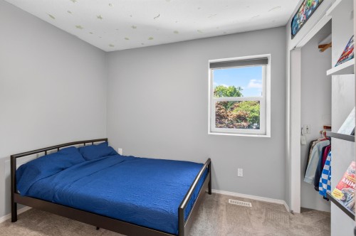 11902 Bruce Place, Maple Ridge, BC - Indoor Photo Showing Bedroom