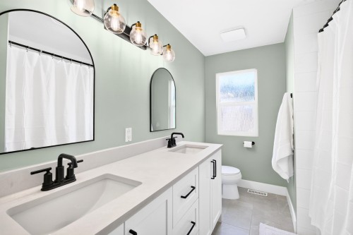 11902 Bruce Place, Maple Ridge, BC - Indoor Photo Showing Bathroom