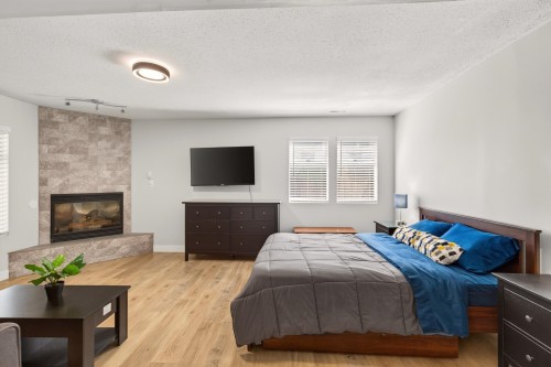 11902 Bruce Place, Maple Ridge, BC - Indoor Photo Showing Bedroom