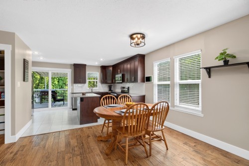11902 Bruce Place, Maple Ridge, BC - Indoor Photo Showing Dining Room