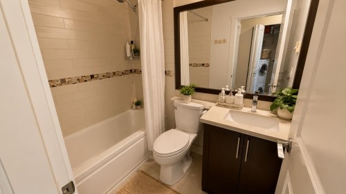 111-368 Ellesmere Avenue, Burnaby, BC - Indoor Photo Showing Bathroom