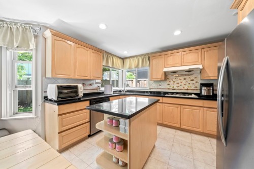 3628 Mckay Drive, Richmond, BC - Indoor Photo Showing Kitchen