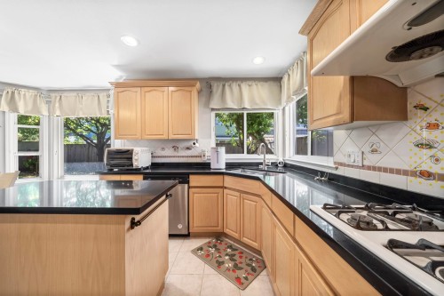 3628 Mckay Drive, Richmond, BC - Indoor Photo Showing Kitchen