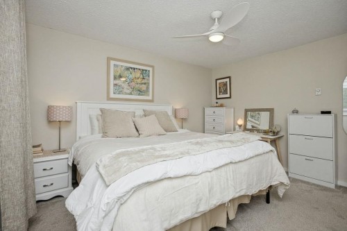 5111 Bay Road, Sechelt, BC - Indoor Photo Showing Bedroom