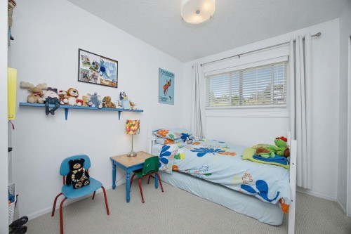 5111 Bay Road, Sechelt, BC - Indoor Photo Showing Bedroom