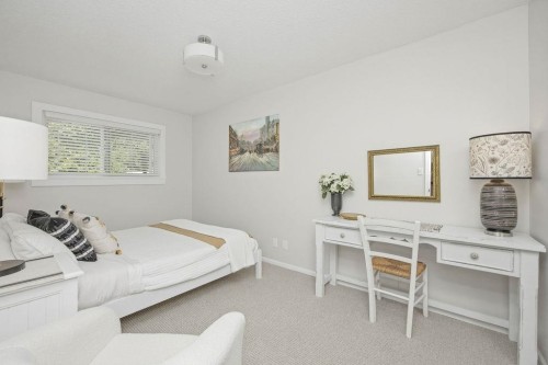 5111 Bay Road, Sechelt, BC - Indoor Photo Showing Bedroom