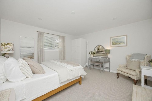 5111 Bay Road, Sechelt, BC - Indoor Photo Showing Bedroom