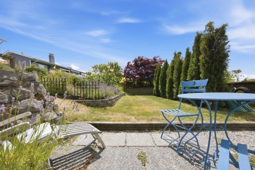 5111 Bay Road, Sechelt, BC - Outdoor