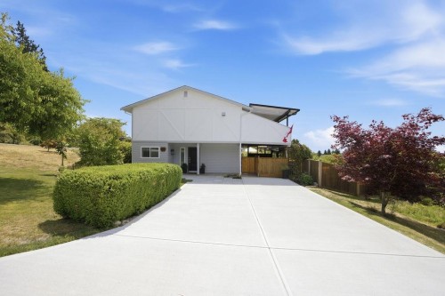 5111 Bay Road, Sechelt, BC - Outdoor