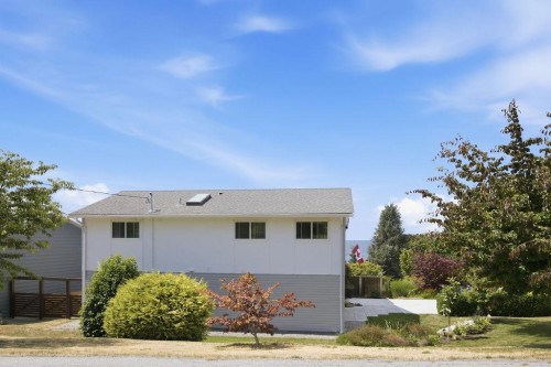 5111 Bay Road, Sechelt, BC - Outdoor