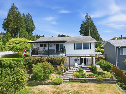 5111 Bay Road, Sechelt, BC - Outdoor With Deck Patio Veranda
