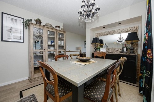 5111 Bay Road, Sechelt, BC - Indoor Photo Showing Dining Room