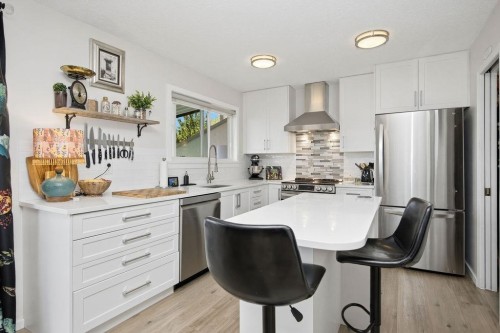 5111 Bay Road, Sechelt, BC - Indoor Photo Showing Kitchen With Upgraded Kitchen