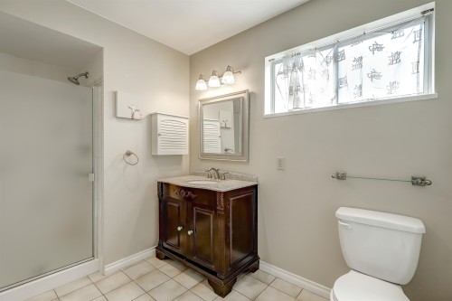 5367 Hazel Court, Delta, BC - Indoor Photo Showing Bathroom