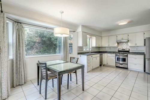 5367 Hazel Court, Delta, BC - Indoor Photo Showing Kitchen