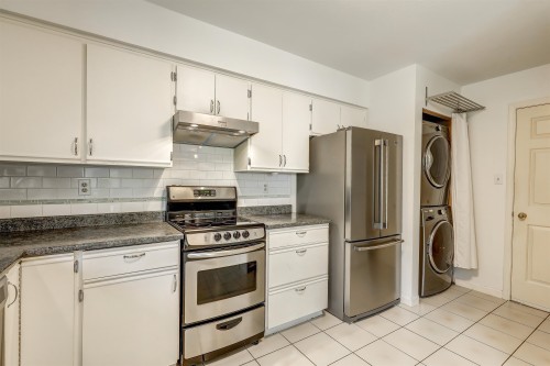 5367 Hazel Court, Delta, BC - Indoor Photo Showing Kitchen