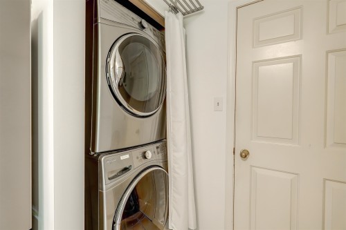5367 Hazel Court, Delta, BC - Indoor Photo Showing Laundry Room