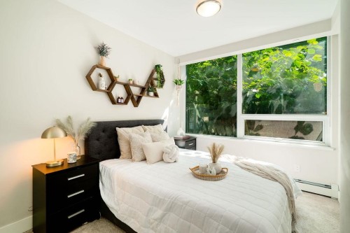 155 2Nd Avenue W, Vancouver, BC - Indoor Photo Showing Bedroom