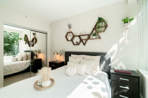 155 2Nd Avenue W, Vancouver, BC - Indoor Photo Showing Bedroom