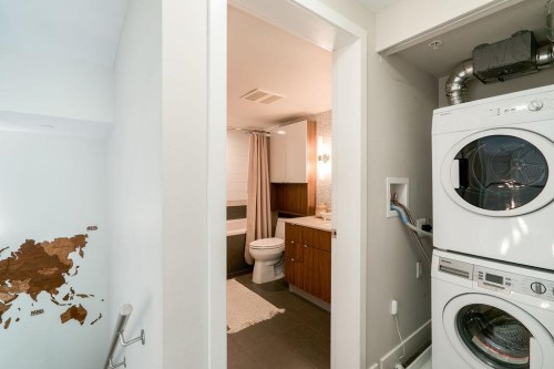 155 2Nd Avenue W, Vancouver, BC - Indoor Photo Showing Laundry Room