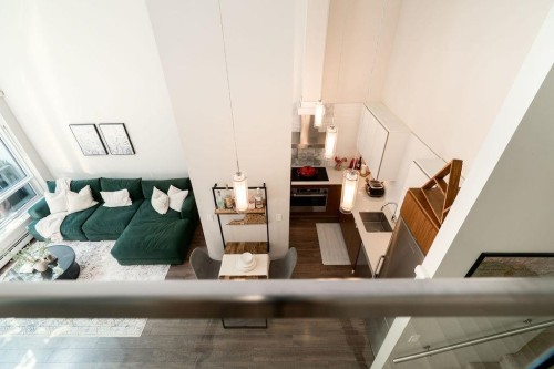 155 2Nd Avenue W, Vancouver, BC - Indoor Photo Showing Other Room